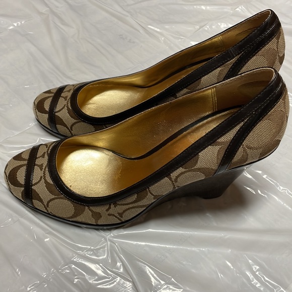 Coach Kerryann Signature C Beige Canvas Wedge Heels Size 9B#Q351 EUC! MSRP $149 - Picture 2 of 4